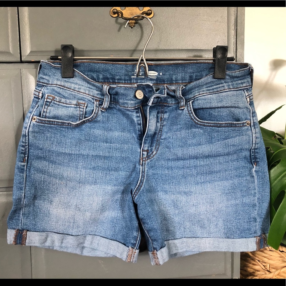 Women’s Mid-rise Cuffed Jean Shorts